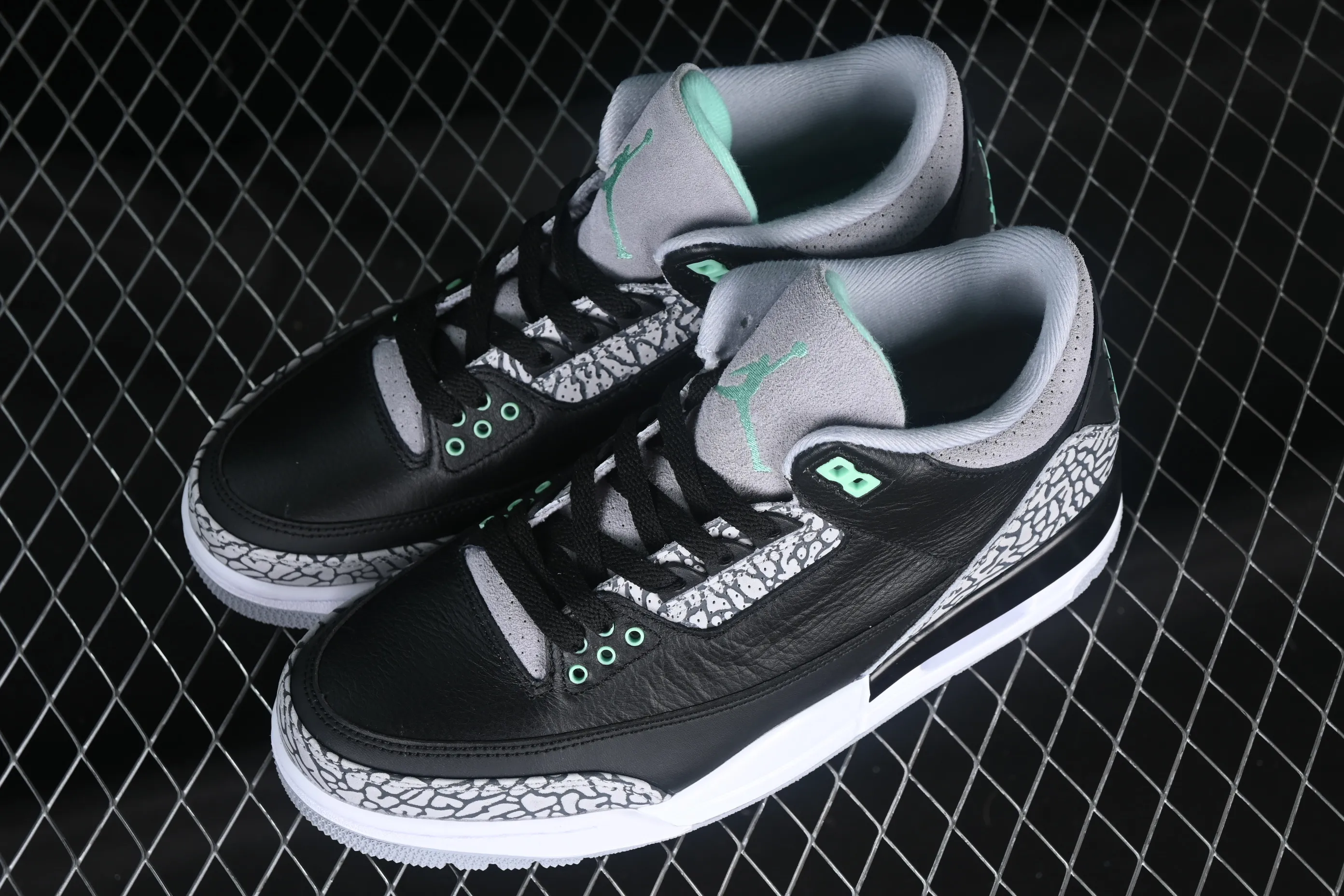 All categories Air Jordan Jordan series basketball shoes Air Jordan 3 L version Air Jordan 3 "Green Glow" AJ3 Joe 3 black and green CT8532-031